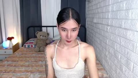 Snapshot of transmedusaxxx chatting on 06-18-26, 01:06 Chloe online show from 06-18-26, 01:06