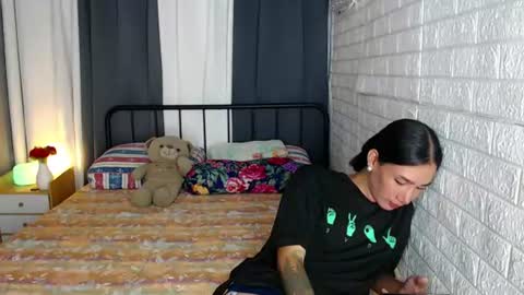 Snapshot of transmedusaxxx chatting on 06-22-26, 03:25 Chloe online show from 06-22-26, 03:25