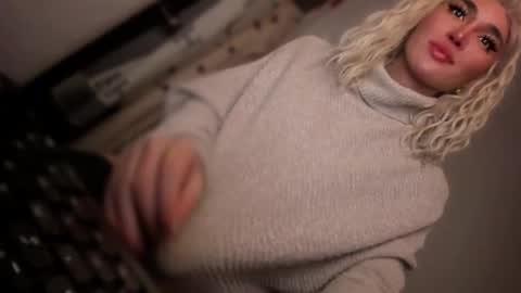 ALMIGHTY GODDESS VALENTINA online show from 11-05-25, 09:15