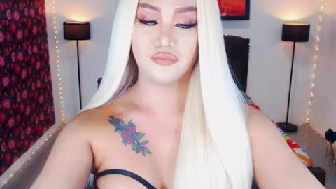 Snapshot of transplayfullolivia chatting on 06-28-26, 11:00 KYLIE BELLA TS online show from 06-28-26, 11:00