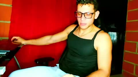 Snapshot of travisdiamonds chatting on 07-09-26, 04:05 TRAVIS. online show from 07-09-26, 04:05