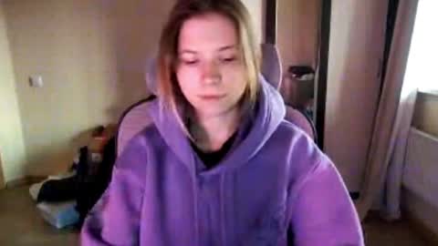 Lisa online show from 11-22-25, 01:10