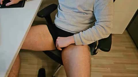 Snapshot of tree1989 chatting on 12-29-24, 09:41 tree1989 online show from 12-29-24, 09:41