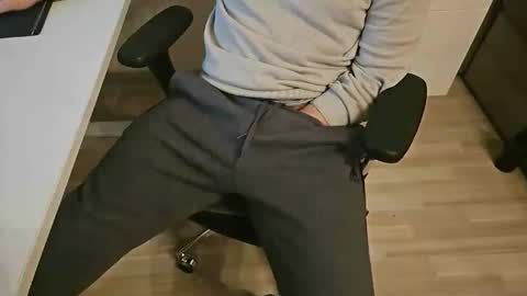 Snapshot of tree1989 chatting on 12-31-24, 11:28 tree1989 online show from 12-31-24, 11:28