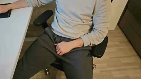 Snapshot of tree1989 chatting on 01-01-25, 10:32 tree1989 online show from 01-01-25, 10:32