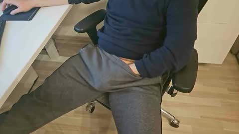 Snapshot of tree1989 chatting on 01-04-25, 10:13 tree1989 online show from 01-04-25, 10:13