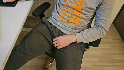 Snapshot of tree1989 chatting on 01-07-25, 08:10 tree1989 online show from 01-07-25, 08:10