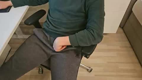 Snapshot of tree1989 chatting on 02-03-25, 07:00 tree1989 online show from 02-03-25, 07:00