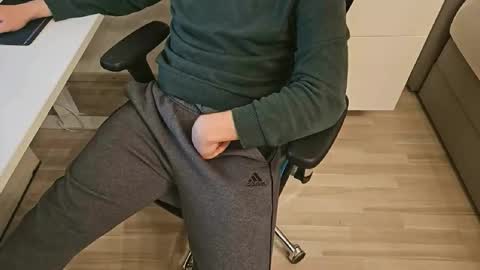 Snapshot of tree1989 chatting on 02-03-25, 10:00 tree1989 online show from 02-03-25, 10:00