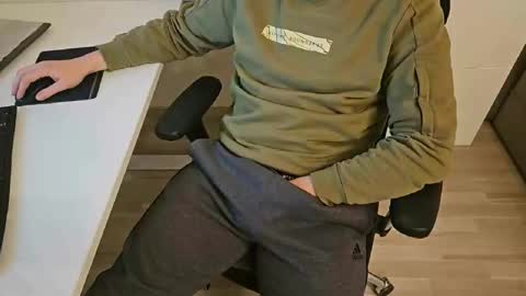 Snapshot of tree1989 chatting on 02-13-25, 07:52 tree1989 online show from 02-13-25, 07:52