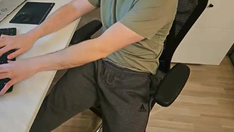 Snapshot of tree1989 chatting on 02-15-25, 07:50 tree1989 online show from 02-15-25, 07:50