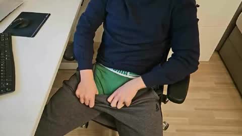 Snapshot of tree1989 chatting on 02-18-25, 06:37 tree1989 online show from 02-18-25, 06:37