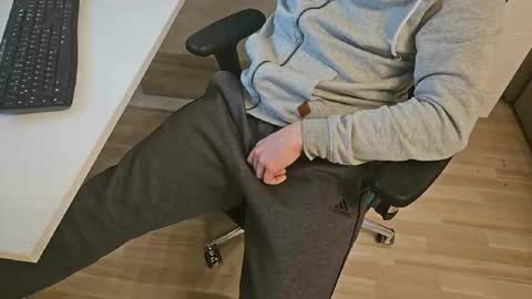 Snapshot of tree1989 chatting on 03-03-25, 07:49 tree1989 online show from 03-03-25, 07:49