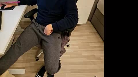 Snapshot of tree1989 chatting on 09-17-25, 06:53 tree1989 online show from 09-17-25, 06:53