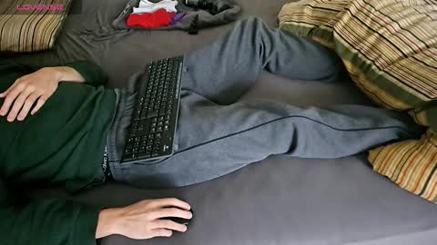 Snapshot of tree1989 chatting on 10-26-25, 12:55 tree1989 online show from 10-26-25, 12:55