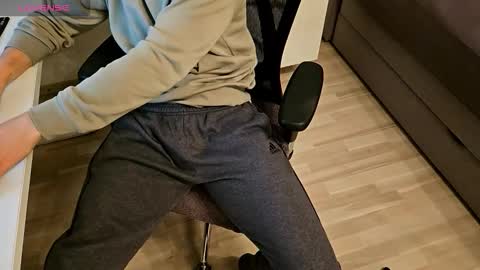 Snapshot of tree1989 chatting on 11-04-25, 06:51 tree1989 online show from 11-04-25, 06:51