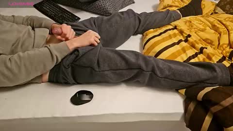 Snapshot of tree1989 chatting on 01-12-26, 06:13 tree1989 online show from 01-12-26, 06:13