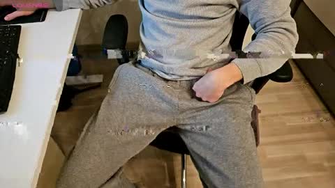 Snapshot of tree1989 chatting on 03-22-26, 06:44 tree1989 online show from 03-22-26, 06:44