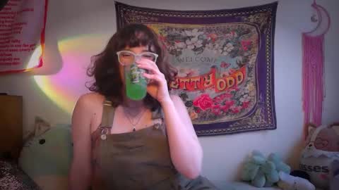 Snapshot of treecups chatting on 09-09-25, 09:03 treecups online show from 09-09-25, 09:03