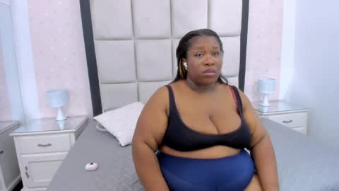 Snapshot of treisyvixen chatting on 05-27-26, 03:14 Treisy Vixen big ass online show from 05-27-26, 03:14