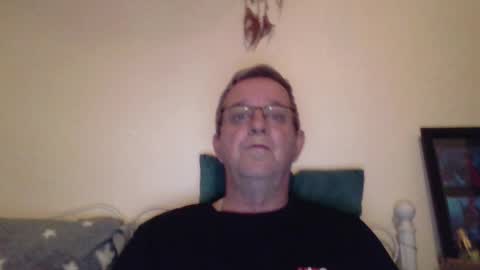 Snapshot of trev8331 chatting on 10-15-25, 07:41 Fe-fi-fo-fum online show from 10-15-25, 07:41