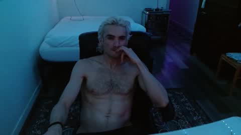 Snapshot of trey57735 chatting on 12-05-25, 08:12 Trey online show from 12-05-25, 08:12