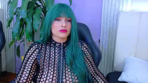 Snapshot of triana_crimson chatting on 06-11-26, 12:54 triana_crimson online show from 06-11-26, 12:54
