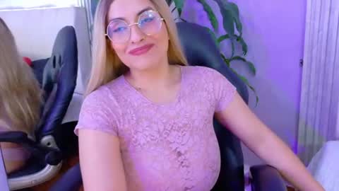 Snapshot of triana_crimson chatting on 07-18-26, 12:04 triana_crimson online show from 07-18-26, 12:04