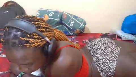 Snapshot of triceeyy chatting on 04-10-26, 11:48 Tracy online show from 04-10-26, 11:48