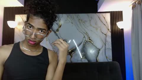 Snapshot of triiangel_latinboy chatting on 04-12-26, 12:26 Johan online show from 04-12-26, 12:26