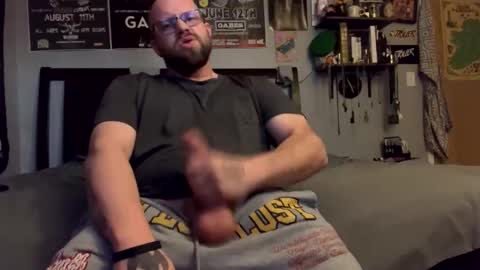 Snapshot of triller402 chatting on 02-18-26, 01:18 triller402 online show from 02-18-26, 01:18