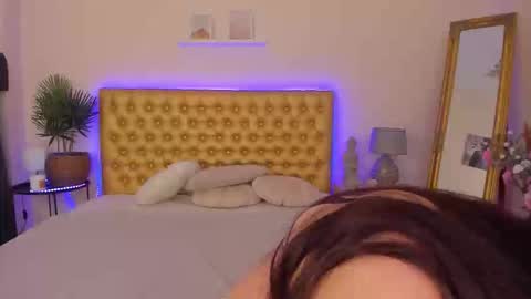 Mia online show from 03-05-26, 06:42