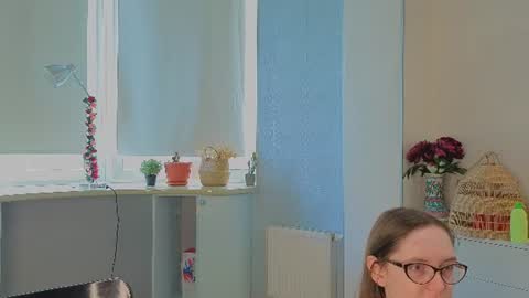 Snapshot of trishdelafontaine chatting on 06-12-26, 05:39 Viola online show from 06-12-26, 05:39