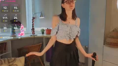Snapshot of trishdelafontaine chatting on 07-16-26, 04:07 Viola online show from 07-16-26, 04:07