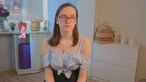 Snapshot of trishdelafontaine chatting on 07-22-26, 04:04 Viola online show from 07-22-26, 04:04