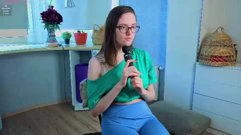 Snapshot of trishdelafontaine chatting on 07-24-26, 04:10 Viola online show from 07-24-26, 04:10