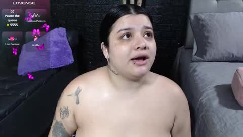 Snapshot of trixxiee_ chatting on 10-10-25, 10:14 trixxiee_ online show from 10-10-25, 10:14