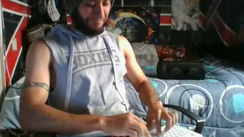 Snapshot of trizquelmen chatting on 07-10-26, 04:42 Andrew online show from 07-10-26, 04:42