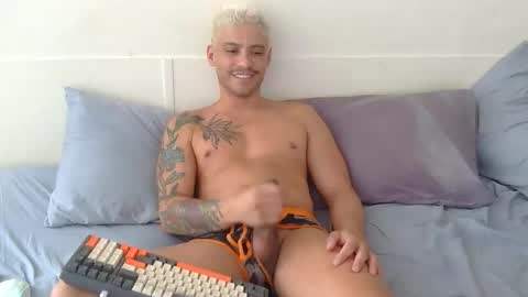 Snapshot of tropicalmadness chatting on 01-10-26, 06:04 Archie Torres online show from 01-10-26, 06:04