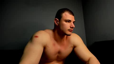 Snapshot of troy_bigtitan chatting on 04-25-26, 01:41 Troy online show from 04-25-26, 01:41