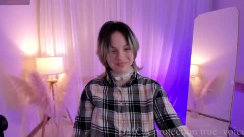 Snapshot of true_voice chatting on 04-19-26, 05:18 Emma online show from 04-19-26, 05:18