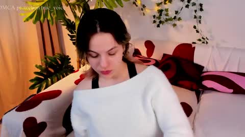 Snapshot of true_voice chatting on 05-24-26, 05:23 Emma online show from 05-24-26, 05:23
