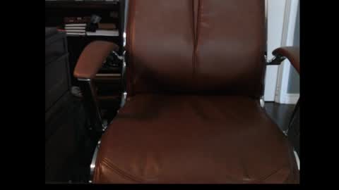Snapshot of trvler72 chatting on 05-04-26, 10:39 trvler72 online show from 05-04-26, 10:39