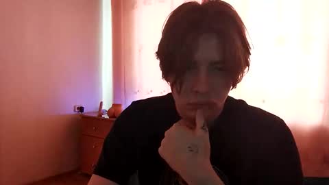 Snapshot of trypophob1a chatting on 01-29-25, 06:33 Emilum online show from 01-29-25, 06:33