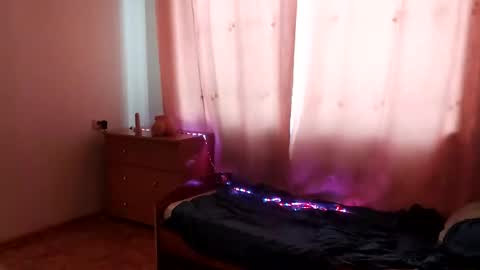 Snapshot of trypophob1a chatting on 02-01-25, 04:14 Emilum online show from 02-01-25, 04:14