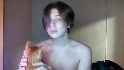 Snapshot of trypophob1a chatting on 02-15-25, 10:31 Emilum online show from 02-15-25, 10:31