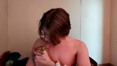 Snapshot of trypophob1a chatting on 02-20-25, 07:23 Emilum online show from 02-20-25, 07:23