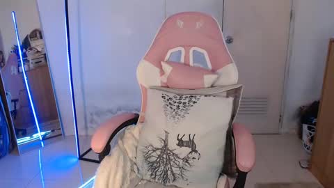 Snapshot of tsgilian_exoticbeauty chatting on 03-05-25, 06:01 tsgilian_exoticbeauty online show from 03-05-25, 06:01