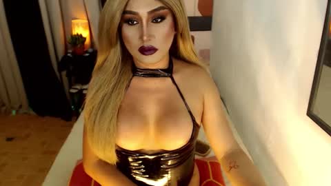 Snapshot of tshugescock chatting on 01-25-25, 12:05 SEDUCTIVEmistresCUMS online show from 01-25-25, 12:05