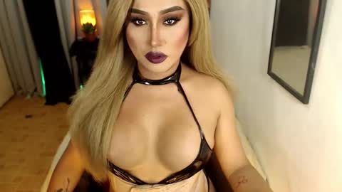 Snapshot of tshugescock chatting on 01-28-25, 01:05 SEDUCTIVEmistresCUMS online show from 01-28-25, 01:05